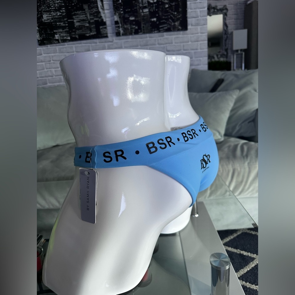 Bikini ๐ - Picture 4 of 15